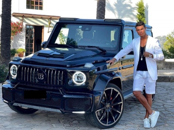 霸总上线,C罗INS晒改装车Brabus 800