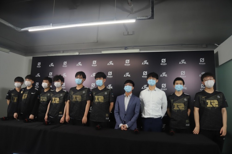 RNG赛后群访Wei:对面进我野区,但是我无所谓