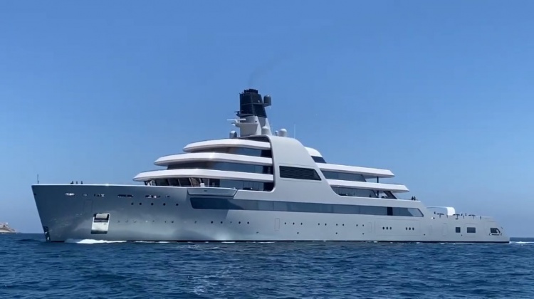 ??耗资4.3亿英镑！切尔西老板阿布的超豪华游艇完工下水