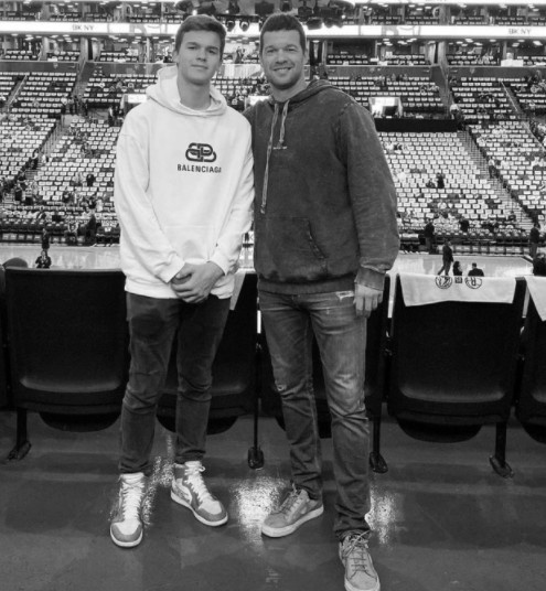 巴拉克之子因车祸去世，年仅18岁