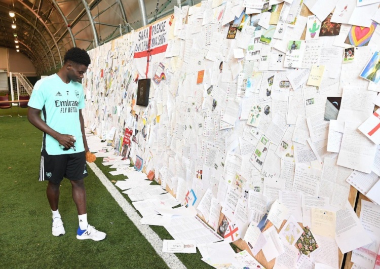 萨卡：感谢所有给我鼓励的人，希望我们能继续传播爱和快乐