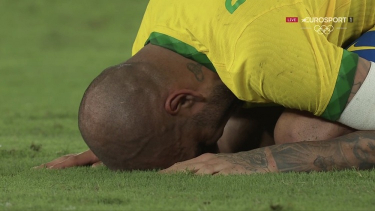 38岁阿尔维斯收获生涯第43个冠军?赛后激动泪洒赛场