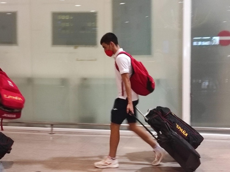 ?这孩子杀疯了!佩德里主动提前结束休假,已抵达巴塞罗那