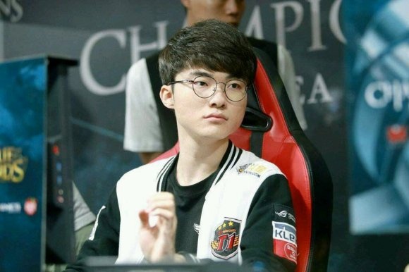 夜谈会:在电子竞技这么多年的历史中,印象最深的电竞选手是谁?