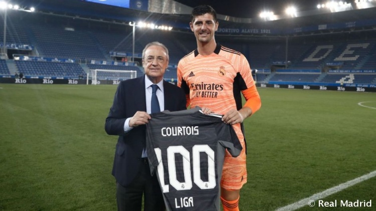 皇马官方:库尔图瓦为皇马在西甲第100次出场,赛后获纪念球衣