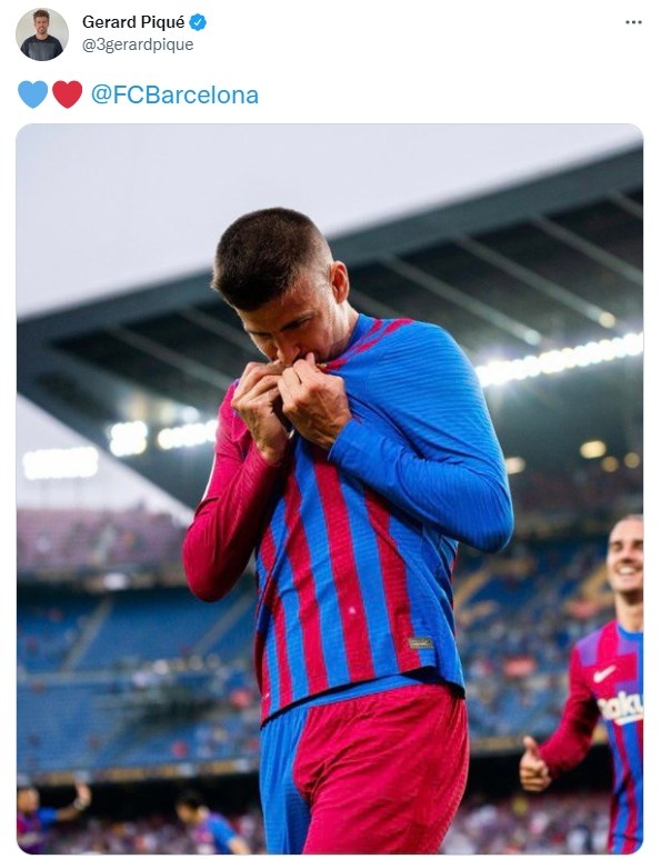 红蓝之心，皮克社媒晒亲吻巴萨队徽庆祝图