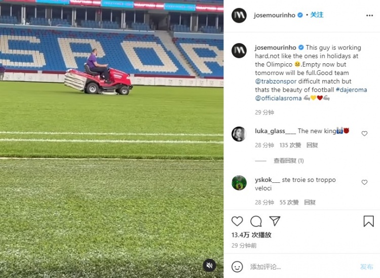穆帅晒对手球场草皮管理员工作图调侃:不像我们主场那群家伙