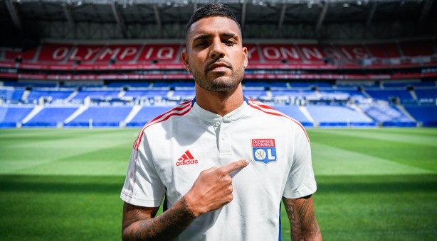 官方：蓝军边卫埃莫森外租里昂，租借费50万欧&合同含买断选项