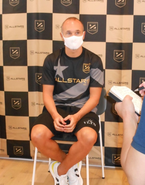 伊涅斯塔透露退役后“有可能”当教练