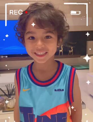 儿子踢球上演帽子戏法,奥斯卡凡尔赛式夸奖:有点他爸的意思了