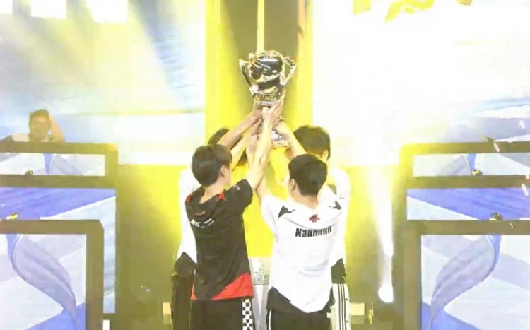 PCL决赛日：CDZK双线交手瞬间蒸发 NH战至最后 4鸡反超夺冠！