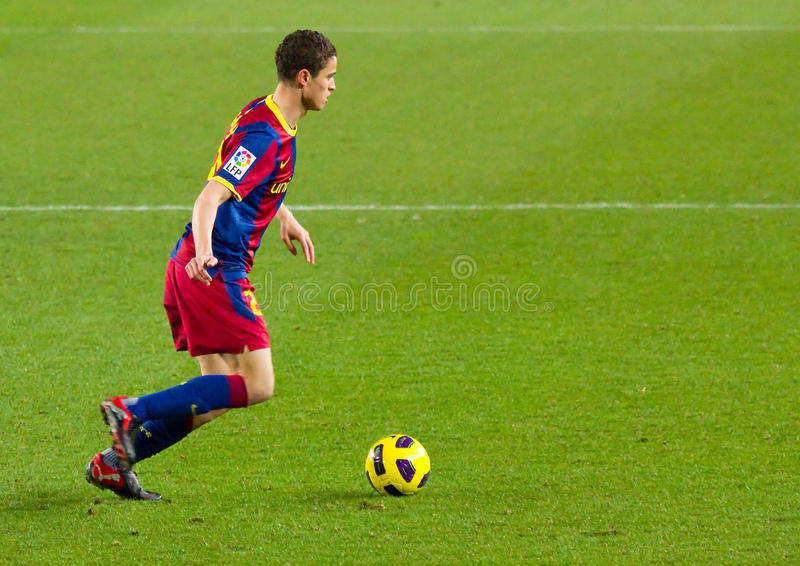 阿费莱：梅西在我加盟巴萨后给了我热情欢迎，我和他共事很愉快