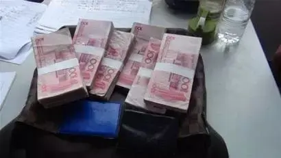 湖北襄阳一单位财务挪用150万公款赌博，输完后提出这个请求…