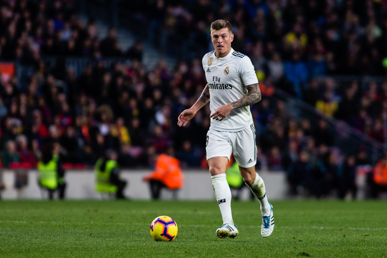 记者：克罗斯至少缺阵6周