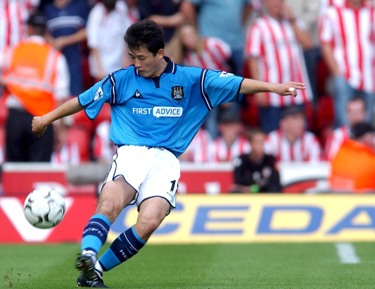 19年前的今天，李铁和孙继海同日上演英超首秀