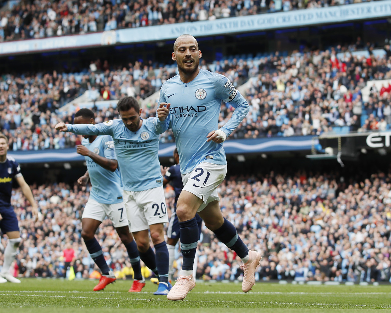 D席：钟爱蓝月感谢城迷，深知雕像的重大意义