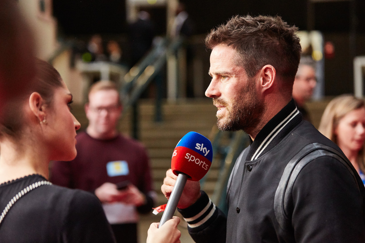 小雷:穆帅将球队带得一团糟还拿解约金,这就是为什么他是特别的