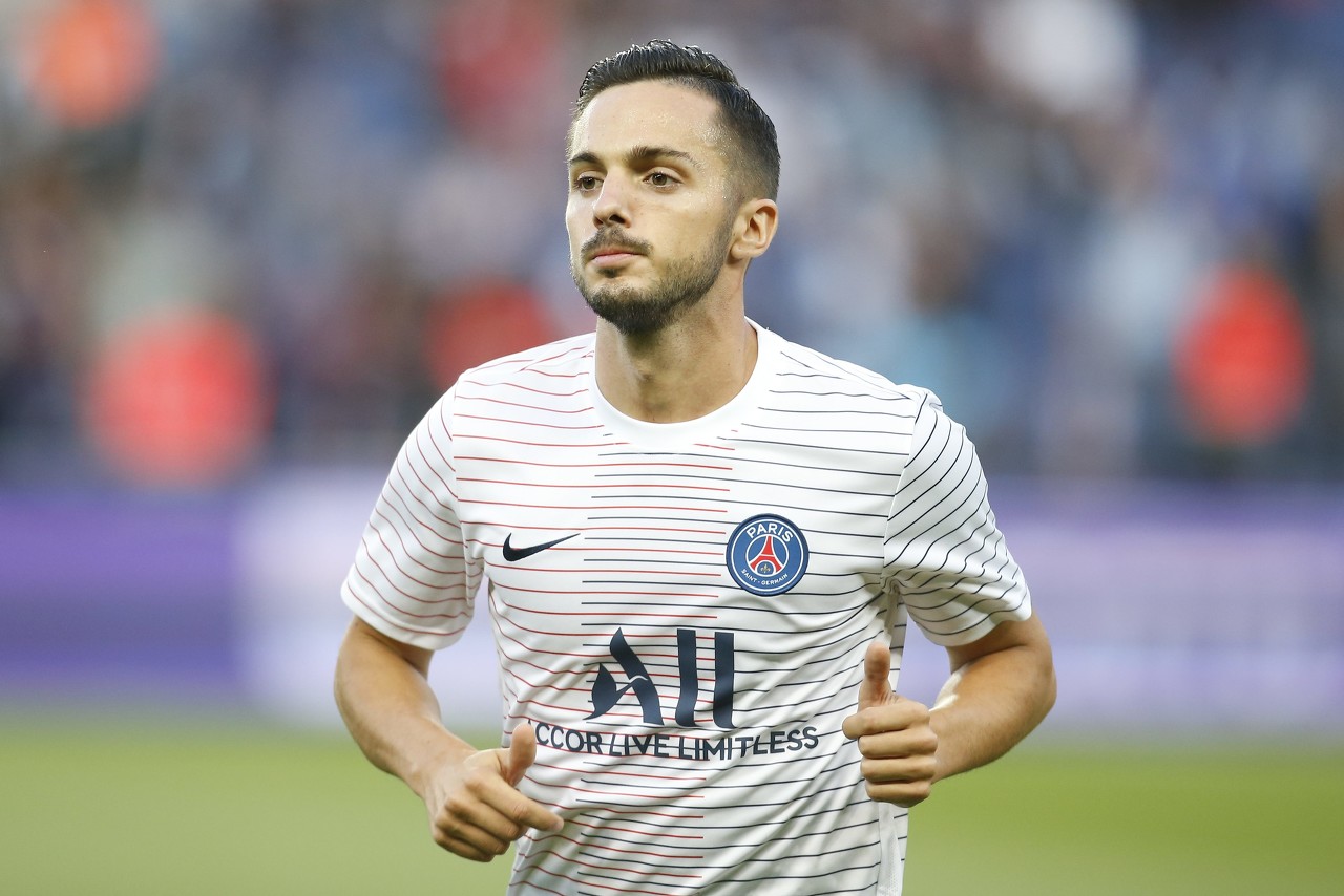 记者：米兰有意租借萨拉维亚，巴黎想将其直接出售