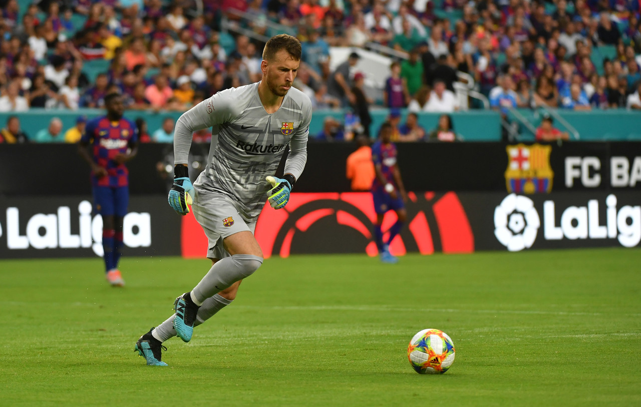 天空体育记者:比利亚雷亚尔的确有意引进巴萨门将内托