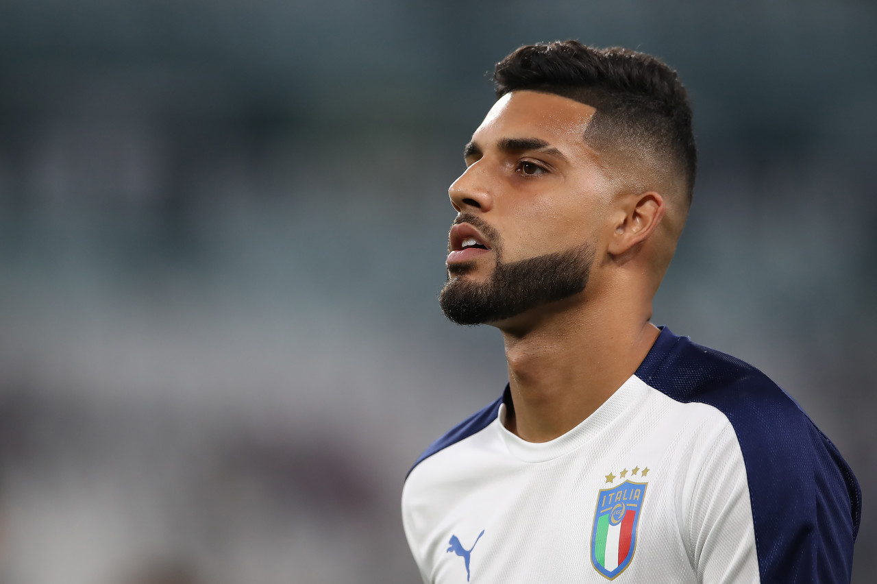 记者：里昂正在与切尔西谈判，希望租借签下埃默森