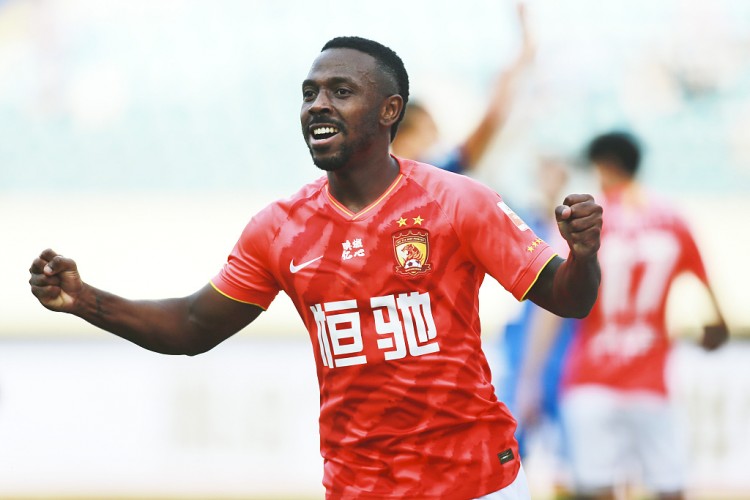 东体:费南多坚持回巴西治疗并希望假期有家人陪,广州队只能放行