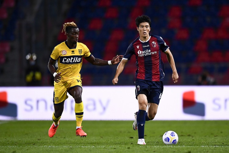 博洛尼亚总监谈富安健洋转会热刺传闻：我们想要的报价还没到来