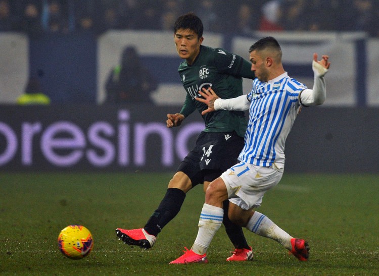 电讯报：莱斯特城与热刺竞争，均有意富安健洋