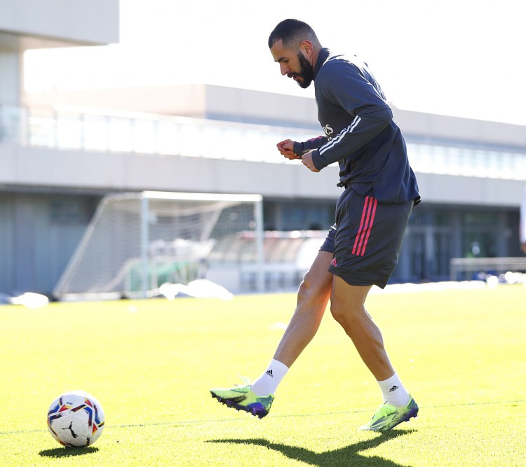 罗马诺：皇马即将续约本泽马至2023年，解约金达10亿欧元