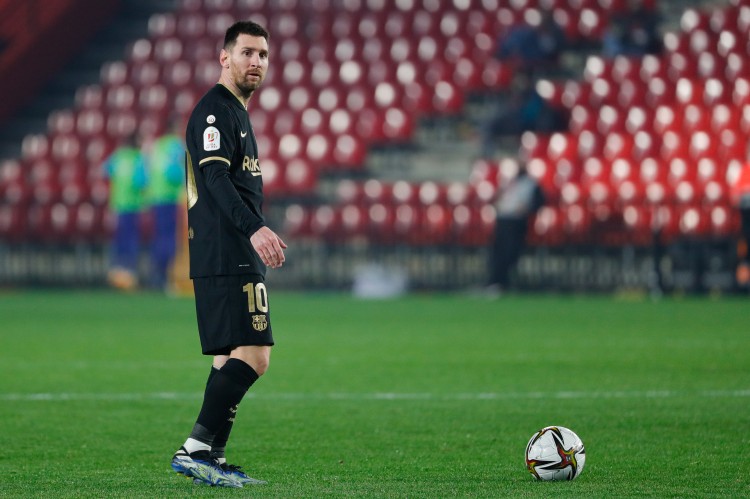 记者:梅西航班继续推迟,机组人员随时待命准备起飞