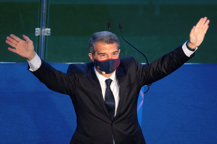 每体：拉波尔塔已飞往德国，将在现场观看巴萨热身赛