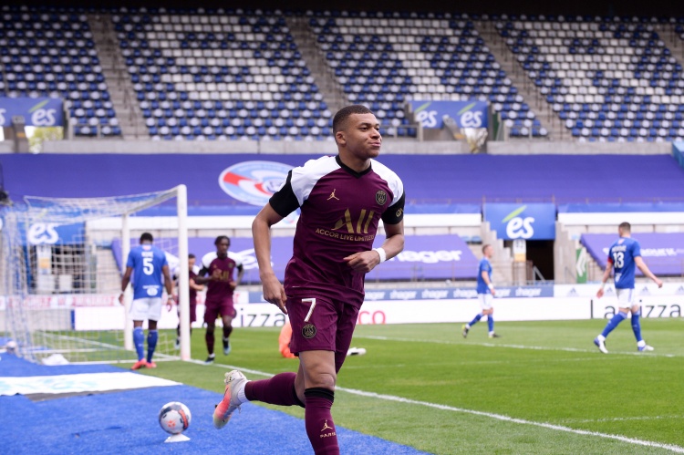 记者:巴黎相信签下梅西后能留下姆巴佩,本月将与法国前锋面议