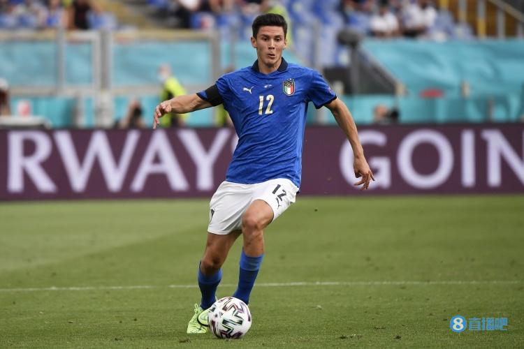 佩西纳:椰子像父亲般温柔而博努奇更严厉,他们是国家队的领袖