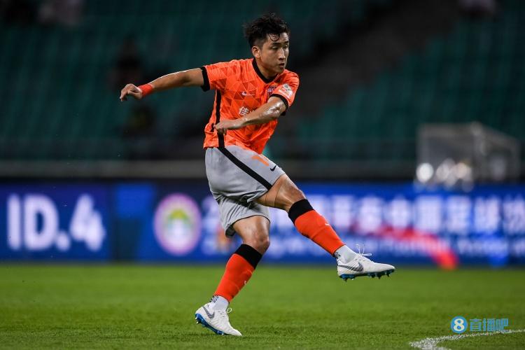 张源:得到西甲关注给我极大信心 武磊哥是我心目中的英雄