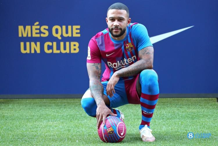 世体：德佩和德容缺席巴萨训练，明格萨库鸟特狮有望复出