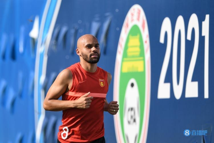 中超夏窗俱乐部重要人员流动:保利尼奥加盟海港,蒿俊闵回武汉