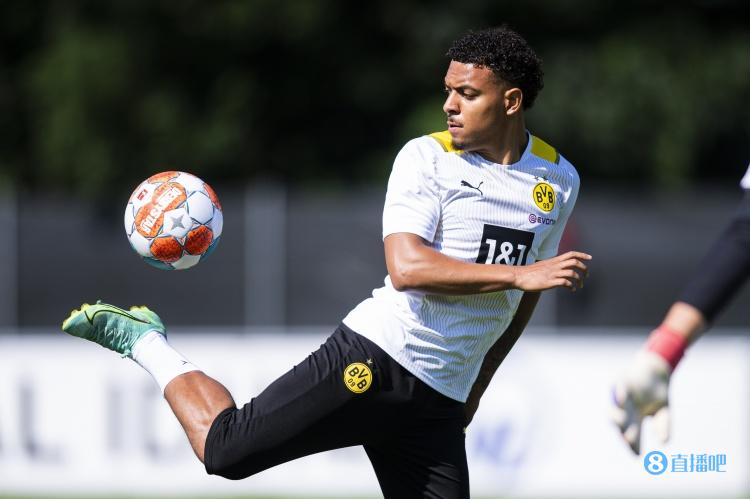 佐尔克：马伦能踢锋线的多个位置，他不是桑乔的替代品