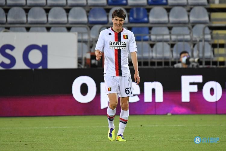 下树!斯基拉:交易完成,绍穆罗多夫已经和罗马完成了签约