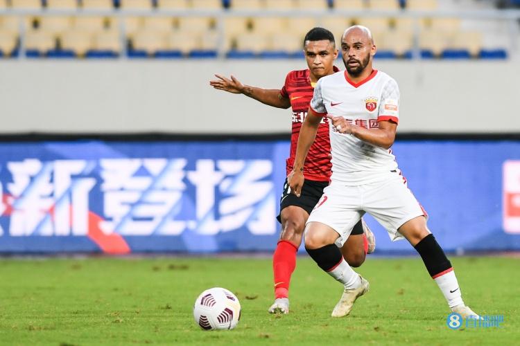 半场-谭龙中柱 长春亚泰暂0-0上海海港