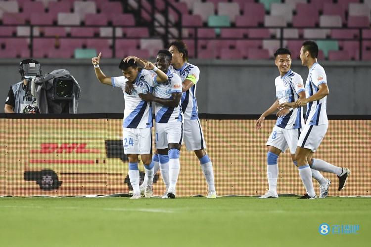 半场-陶强龙头球破门白岳峰伤退 大连人暂1-0津门虎