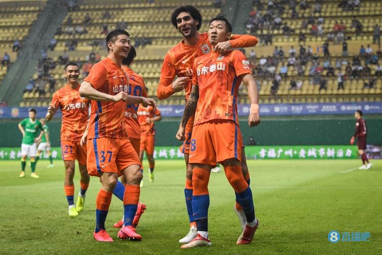 半场-徐新1V4破门费莱尼双响 山东泰山暂4-2深圳队