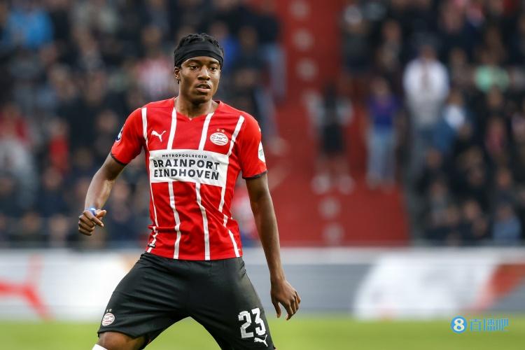 天空:热刺等多队有意边锋马杜克,埃因霍温要价至少3000万镑