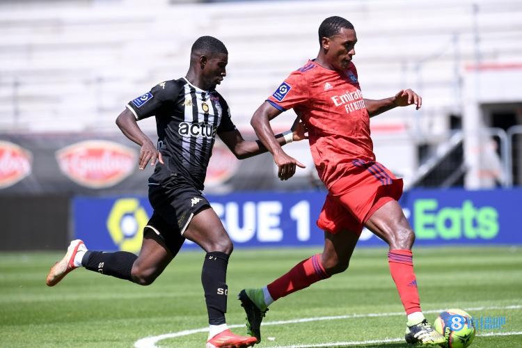 里昂官方:后卫马塞洛在更衣室中行为不当,今日起下放至预备队