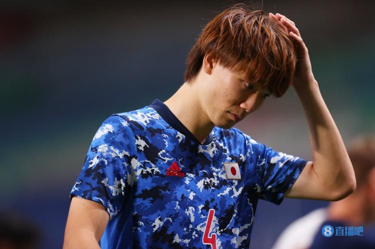 记者：曼城中卫板仓滉租借加盟沙尔克，买断费400万欧