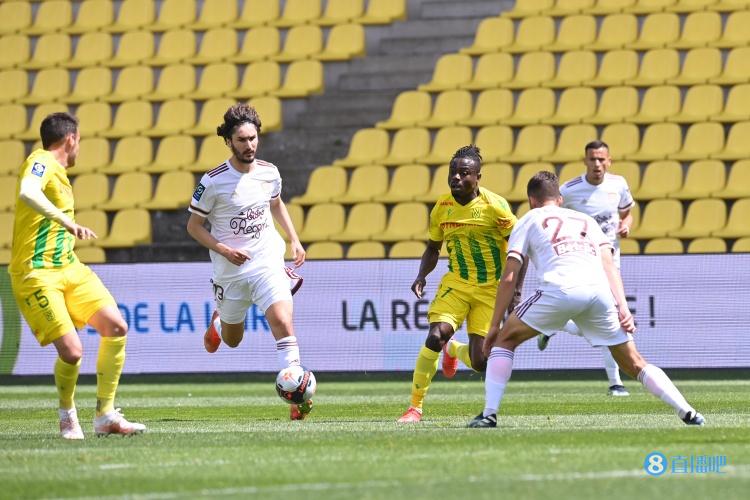 记者:米兰想签下阿德利,但波尔多的要价又增加了500万欧