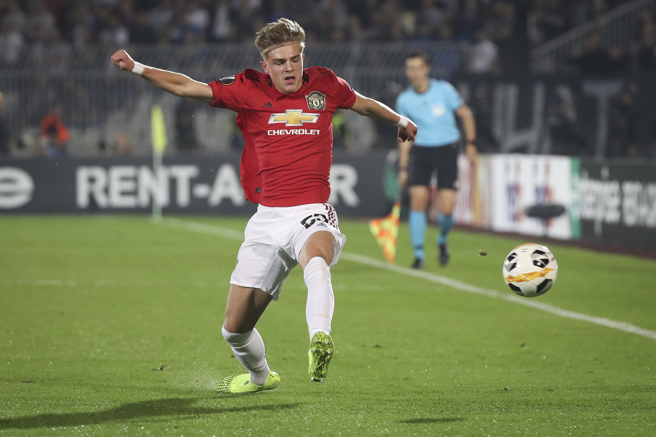 天空:B-威廉姆斯通过诺维奇体检,租借一年的交易预计今天完成