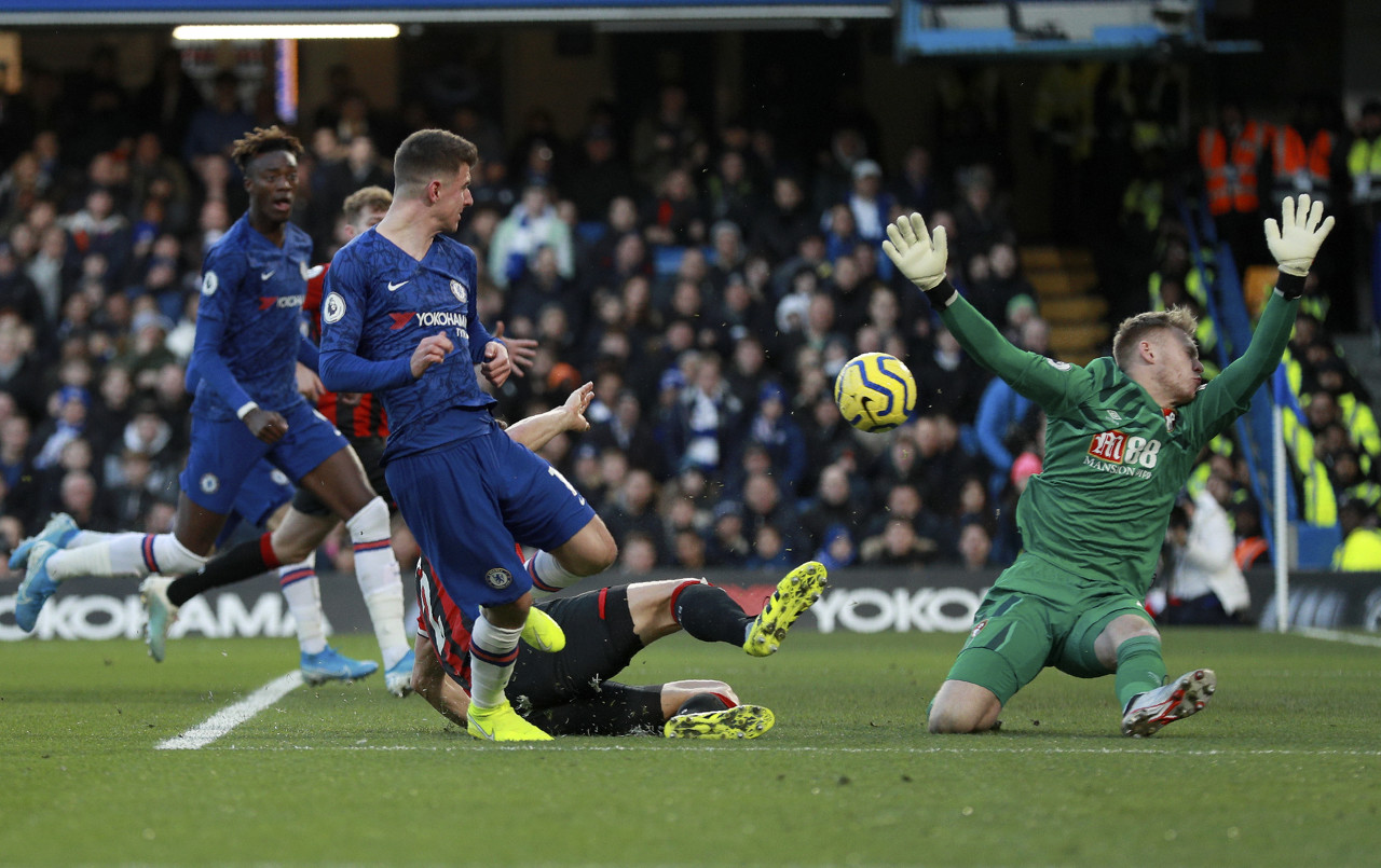 罗宾逊:拉姆斯代尔表现说服力不足,他降级两次却能加盟枪手