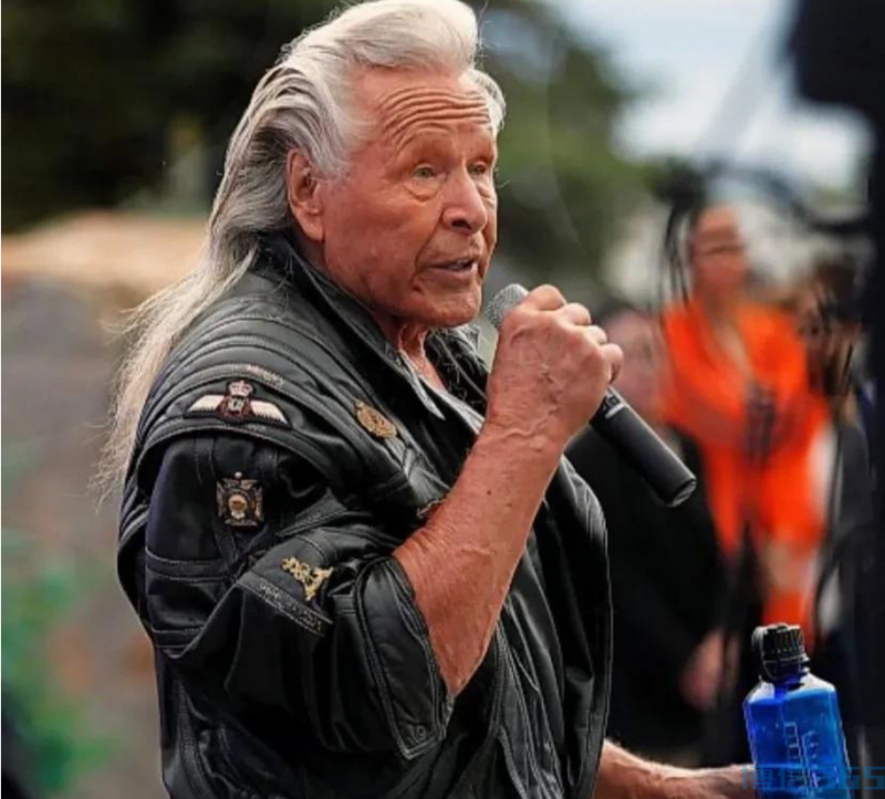 一边开淫窟性侵少女，一边整容想长生不老，这个亿万富豪被抓，上流社会又慌了？