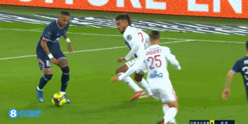 内马尔造点,亲自主罚命中