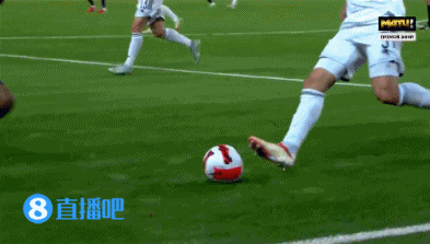 科拉希纳茨后场遭孔德飞铲伤退，后者染红离场