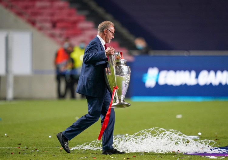 鲁梅尼格谈拜仁8-2巴萨:太疯狂了,我们一度以为自己在做梦